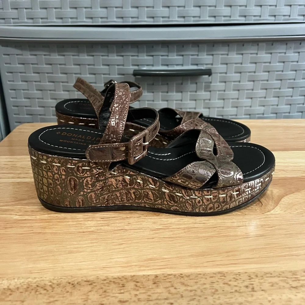 Donald Pliner Shake Sandals Brown Metallic Size 5M